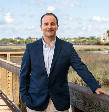 Portrait of Ethan James, Realtor®, The Ethan James Team.